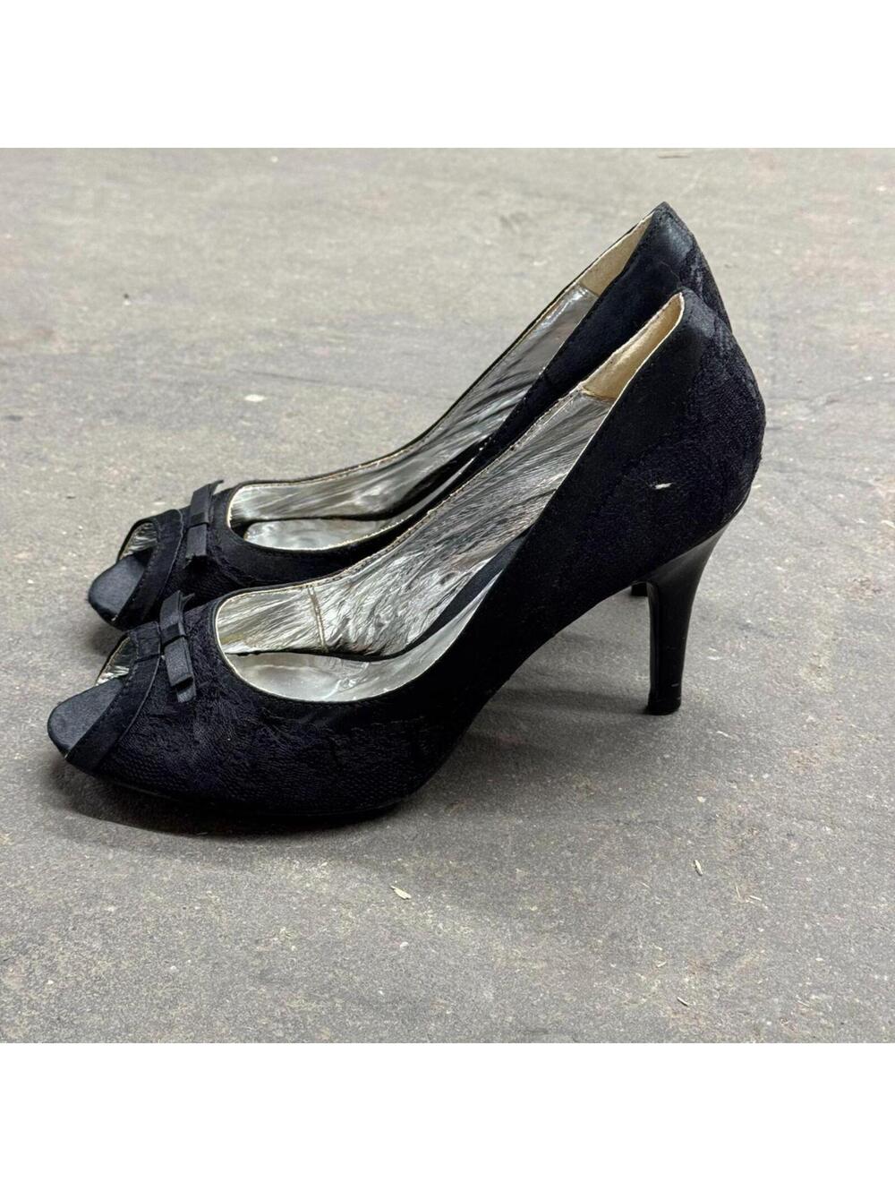 Vintage Y2K Bullboxer Black Lace Peep-Toe Heels